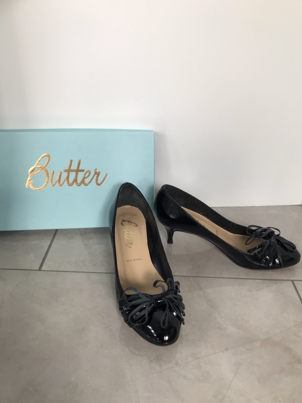 Butter Black Patent Bow-Accent Women's Heels EUC
